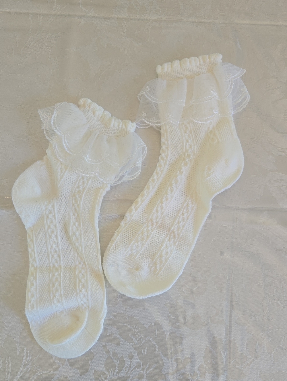 Cream Ruffled Ankle Cable Knit Socks